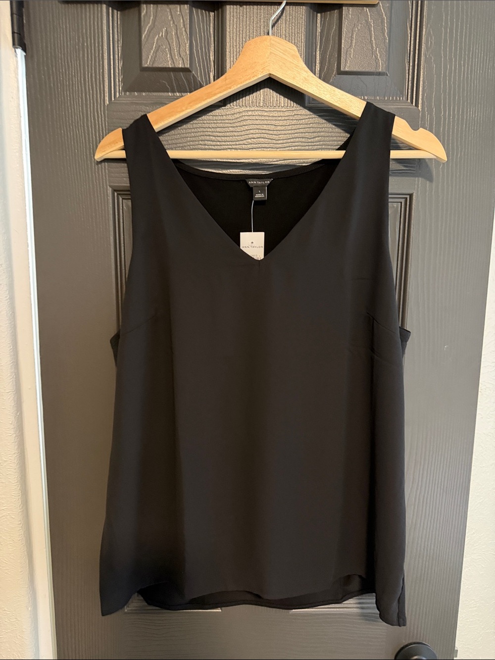 Ann Taylor Black V-Neck Sleeveless Blouse